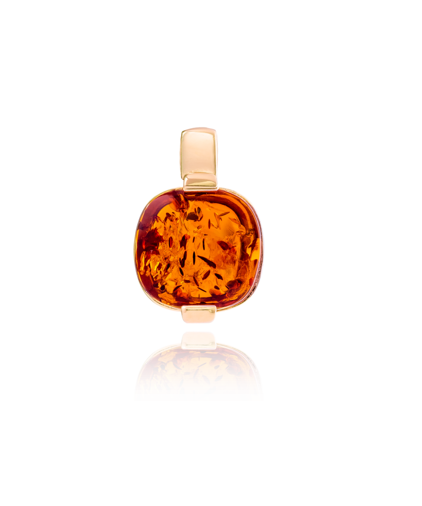 Gold pendant with amber