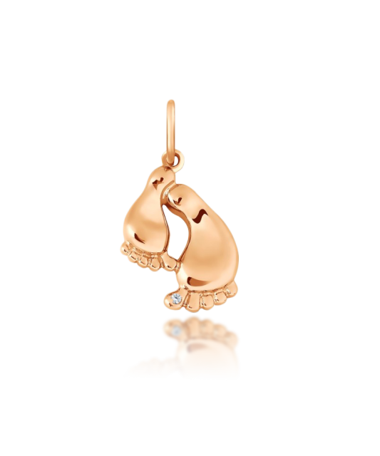 Gold pendant with zirconium