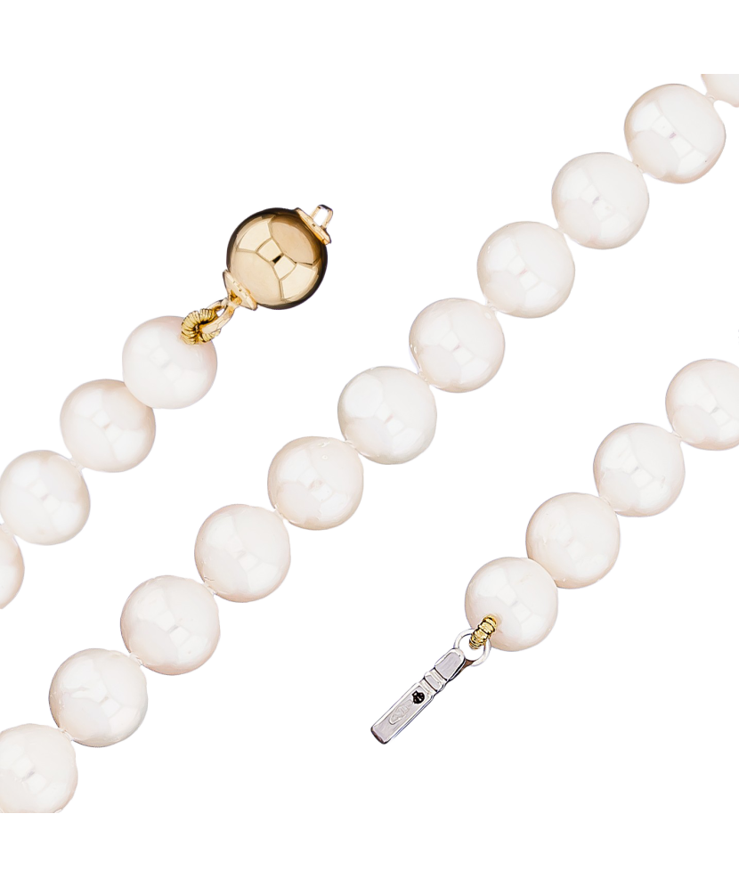 Pearl necklaces with gold