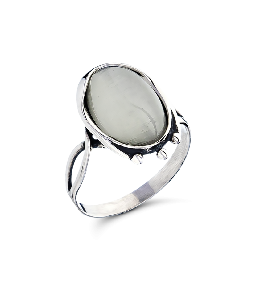 Sterling silver ring with cats eye stone