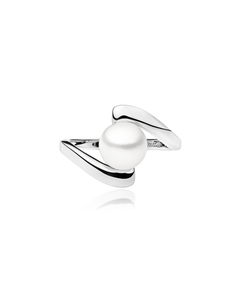 Sterling silver ring with pearl