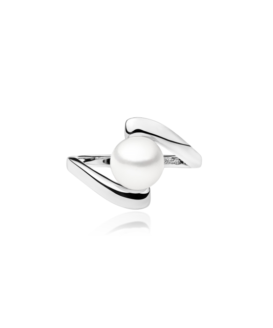 Sterling silver ring with pearl