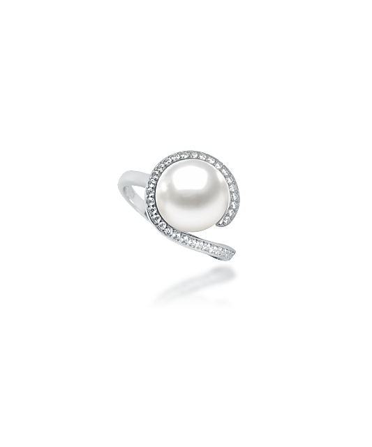 Sterling silver ring with pearl and zircons