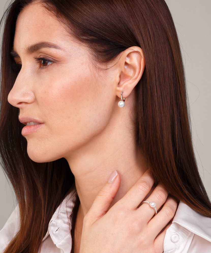 Gilded sterling silver earrings with natural pearl