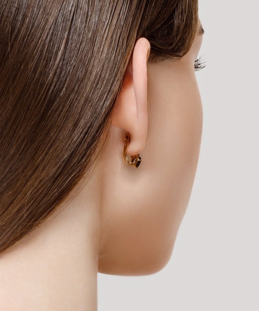 Gold earrings with garnets and zircons