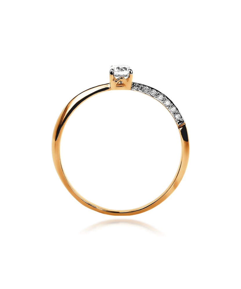 Gold ring with zircons