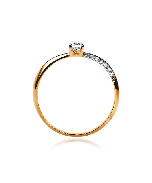 Gold ring with zircons