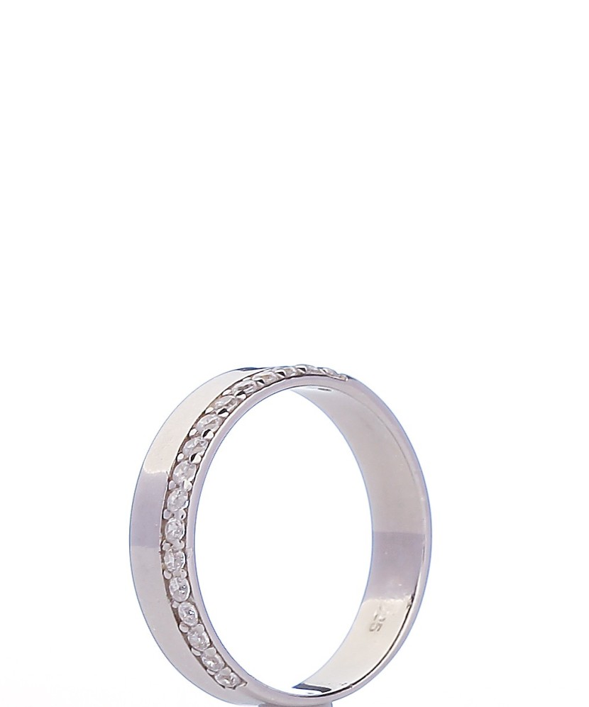Sterling silver ring with zircons