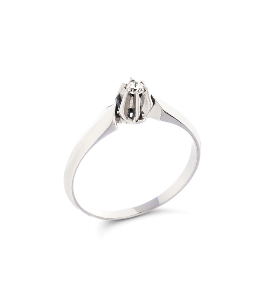 White gold ring with diamond