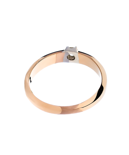 Gold ring with diamond