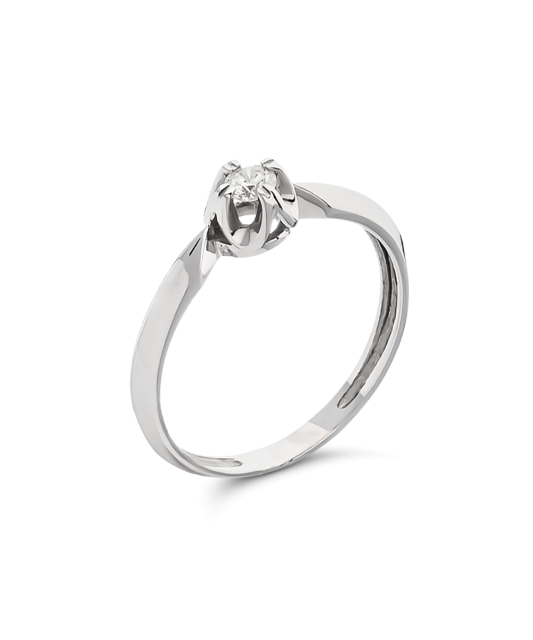 White gold ring with diamond
