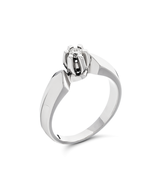White gold ring with diamond