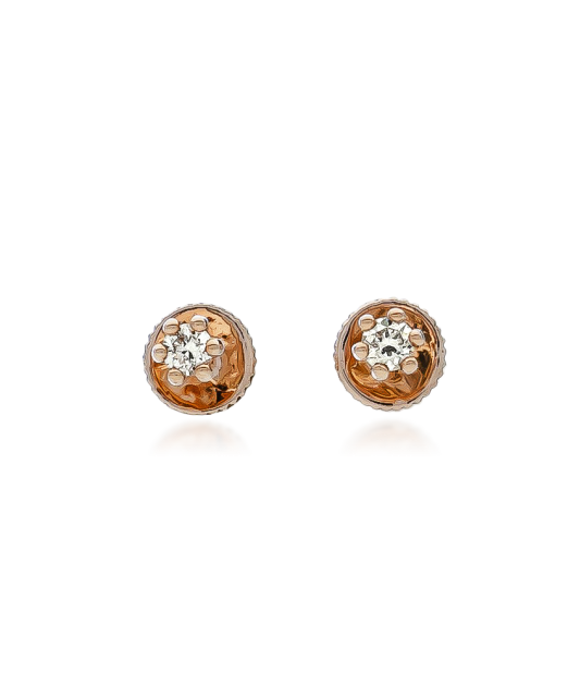 Gold earrings with diamond