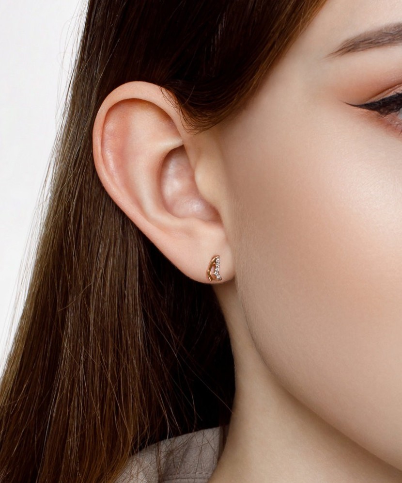 Gold earrings with zircons