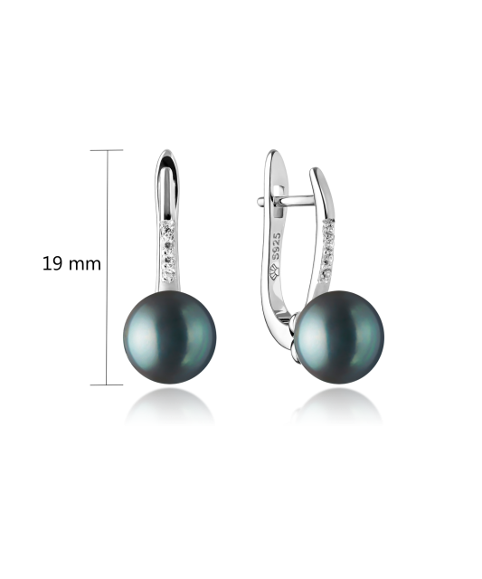 Sterling silver earrings with natural pearl