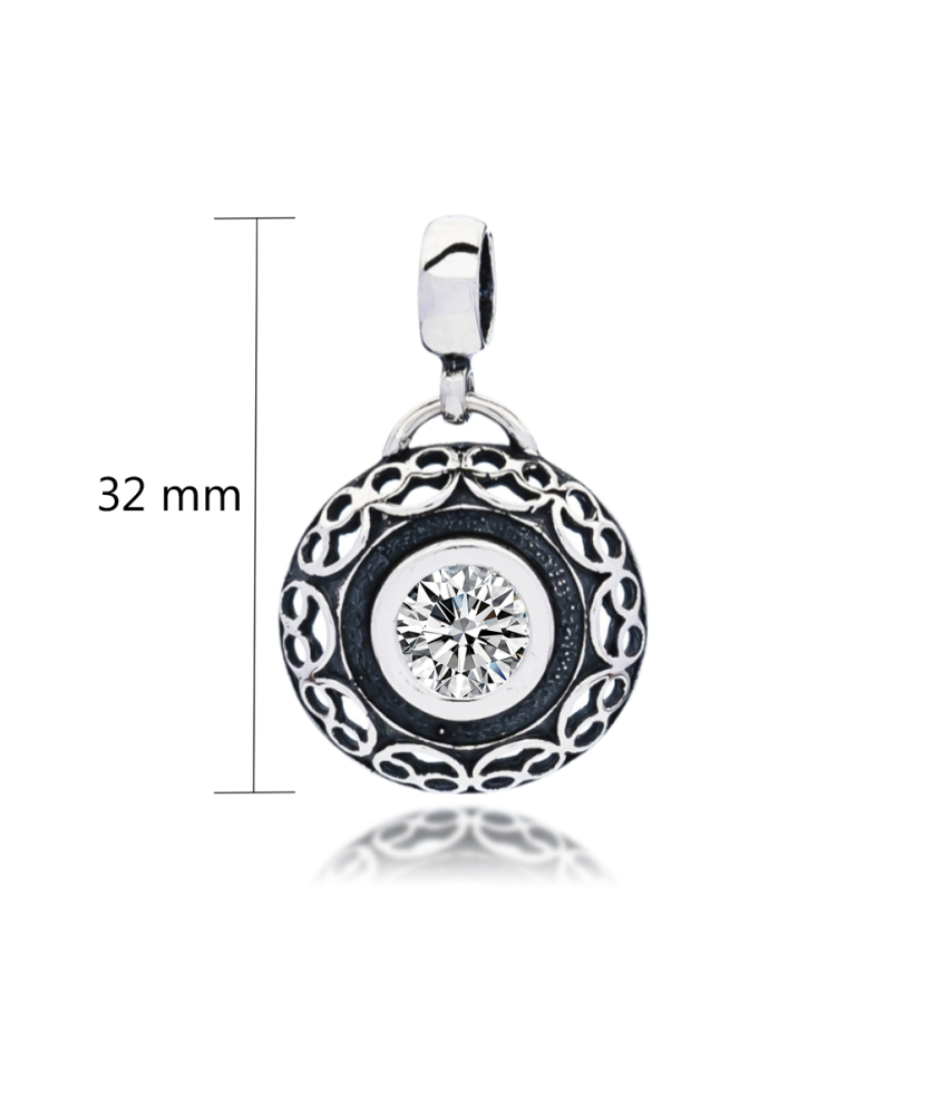 Sterling silver pendant with zirconium