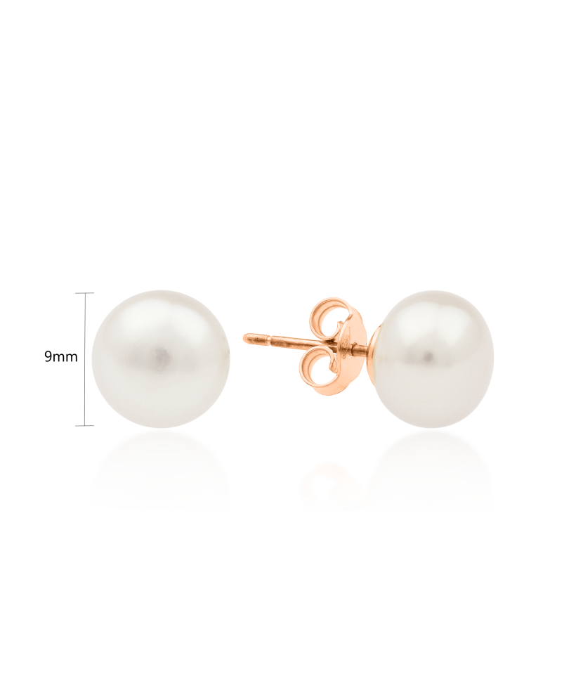 Gold earrings with pearl