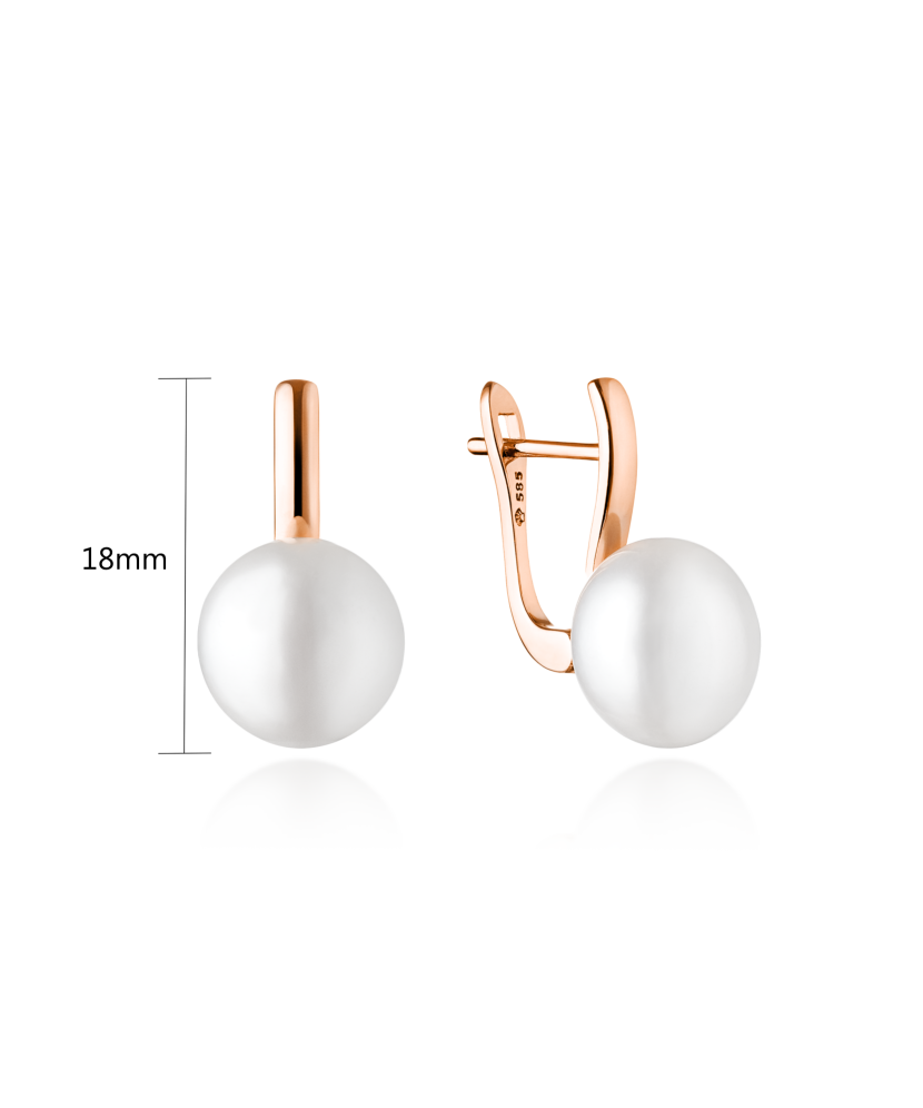 Gold earrings with pearls