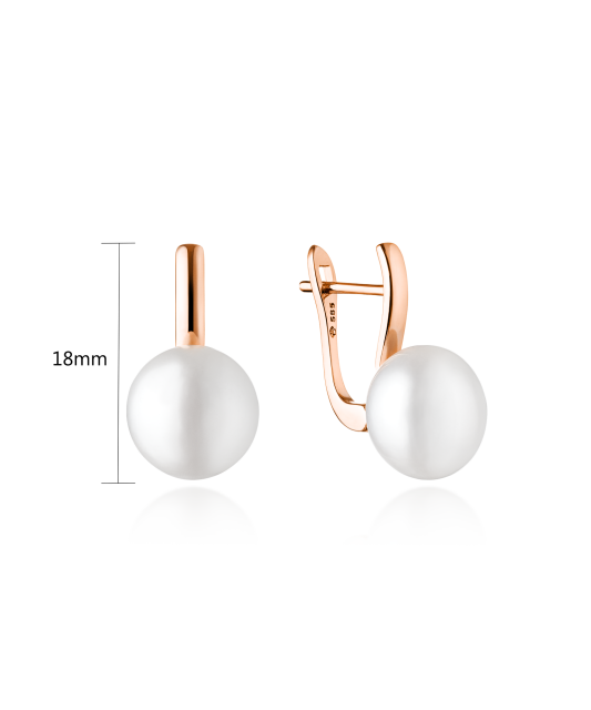 Gold earrings with pearls