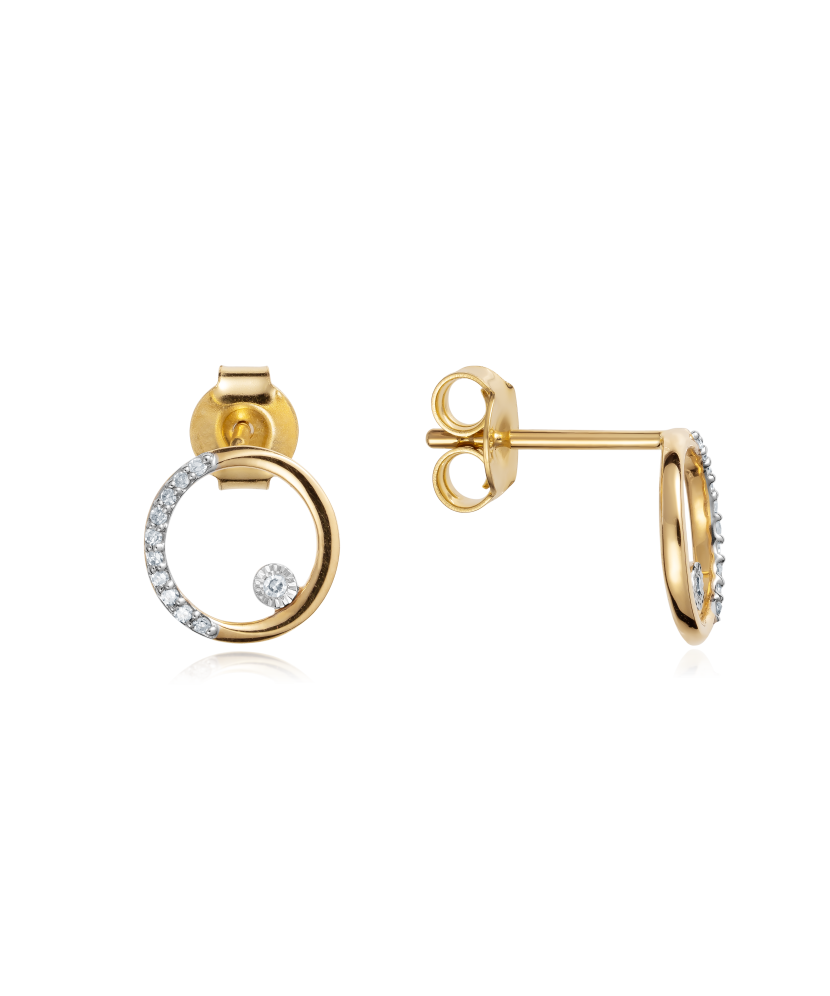 Keltaiset kultaiset korvakorut timanteilla