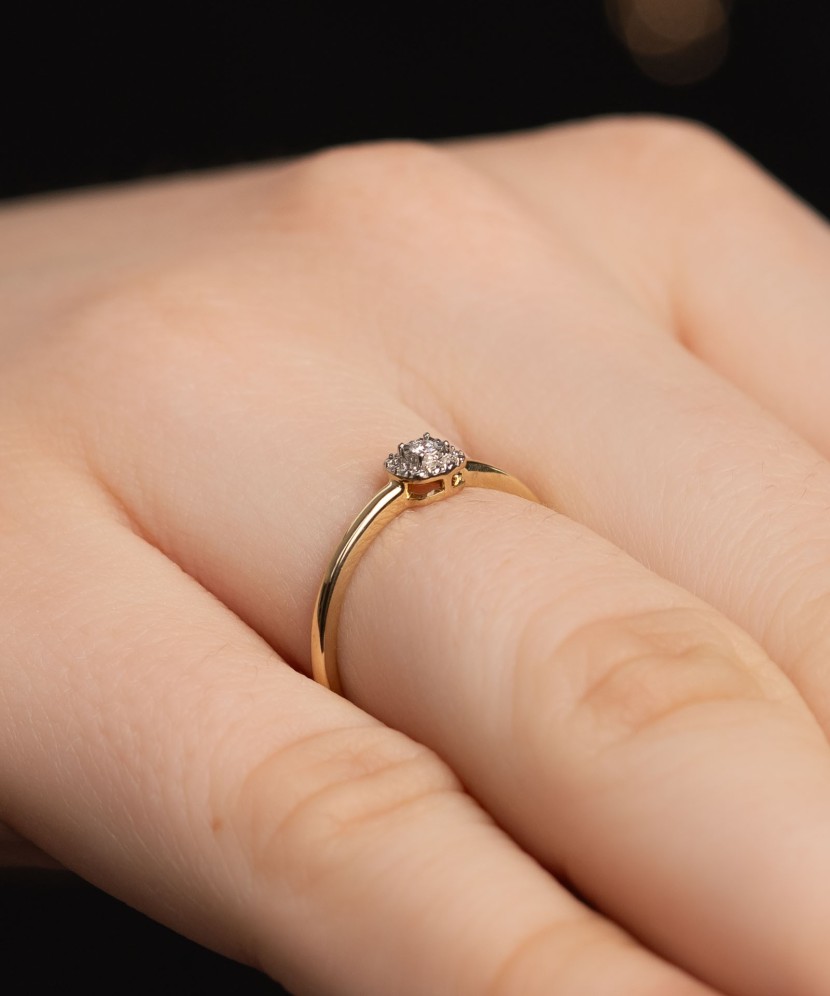 Yellow Gold ring with diamonds