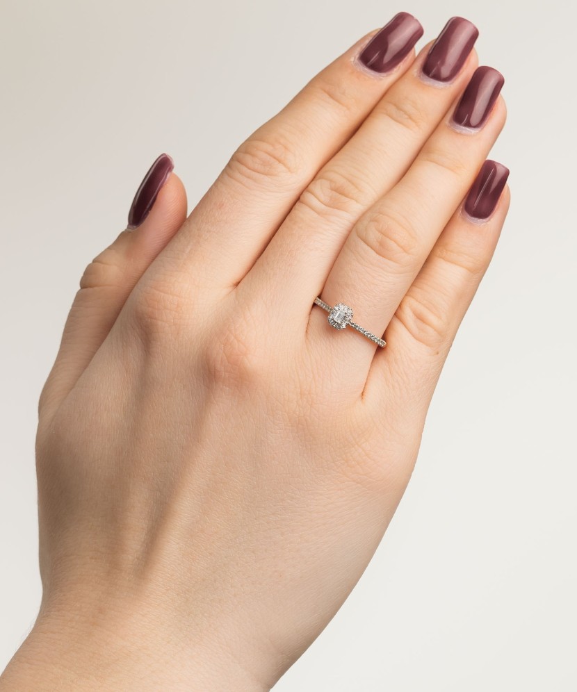 Gold ring with diamonds