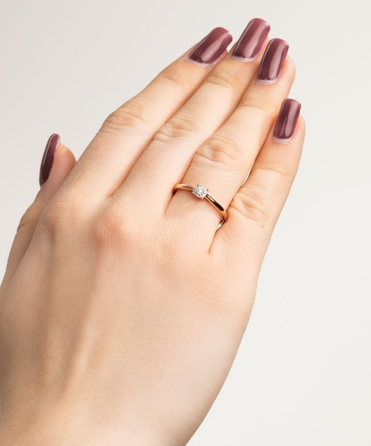 Gold ring with diamonds