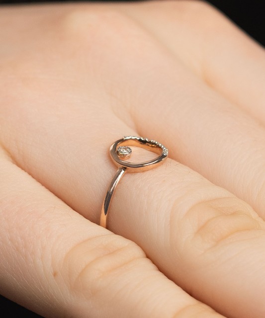 Gold ring with diamonds