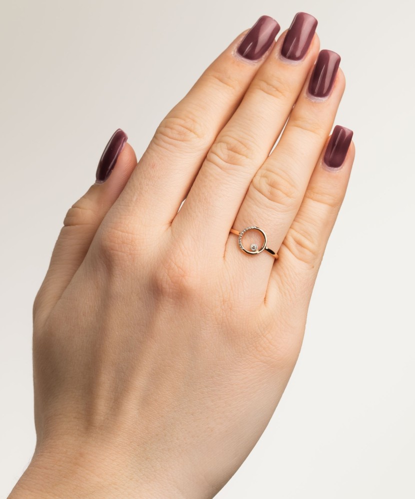 Gold ring with diamonds