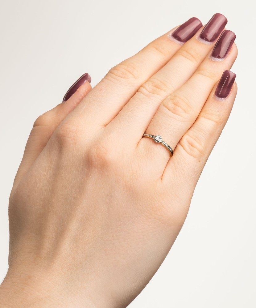 Yellow Gold ring with diamonds