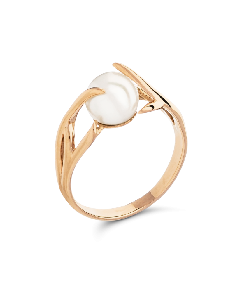 Gold ring with pearl