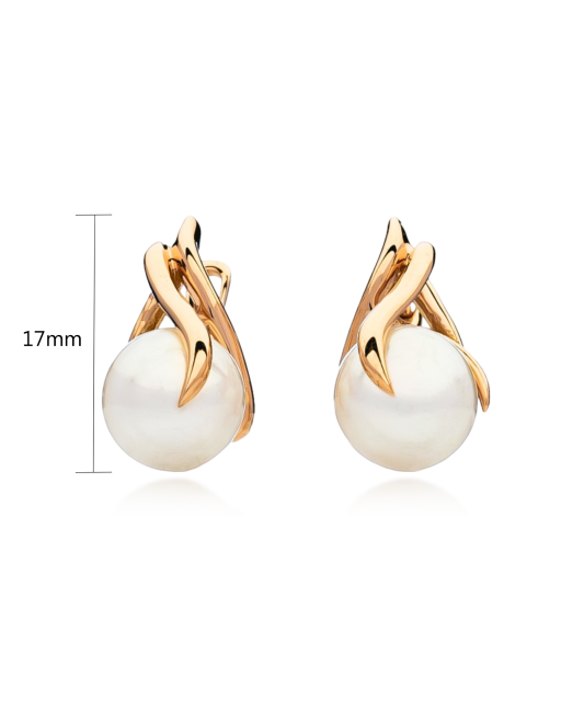 Gold earrings with pearls