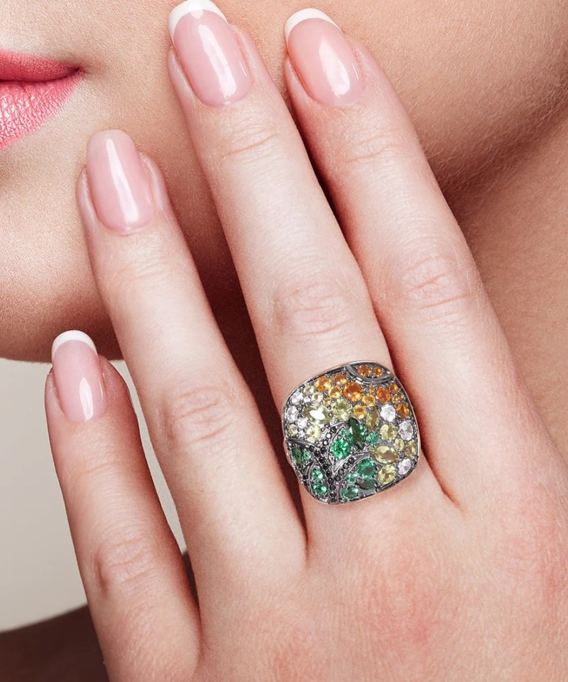 Sterling silver ring with zircons