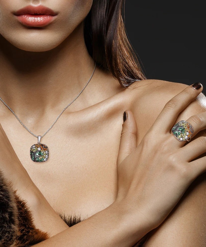 Sterling silver ring with zircons