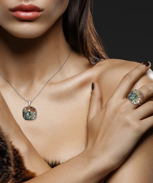 Sterling silver ring with zircons