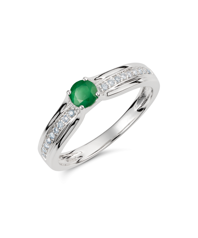 White gold ring with emerald and diamonds