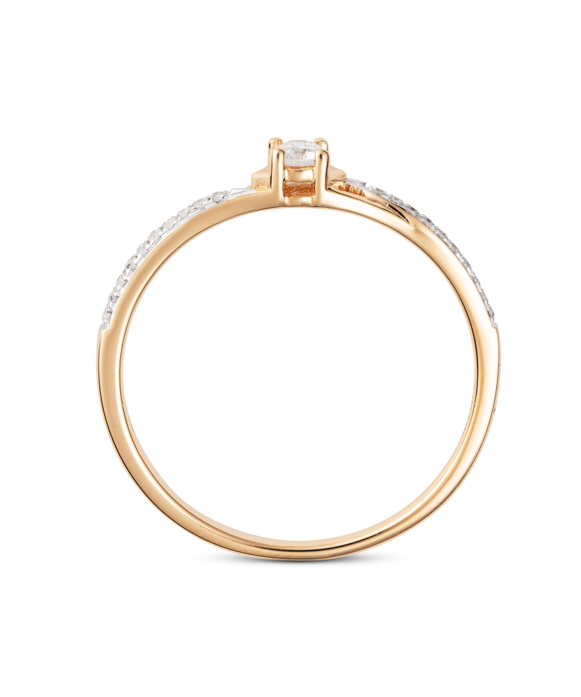 Gold ring with diamonds
