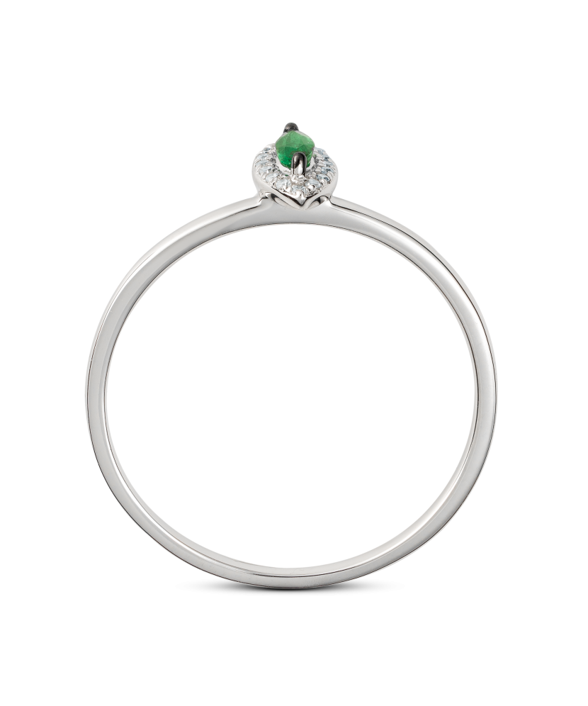 White gold ring with emerald and diamonds