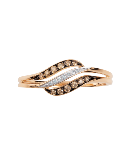 Gold ring with diamonds