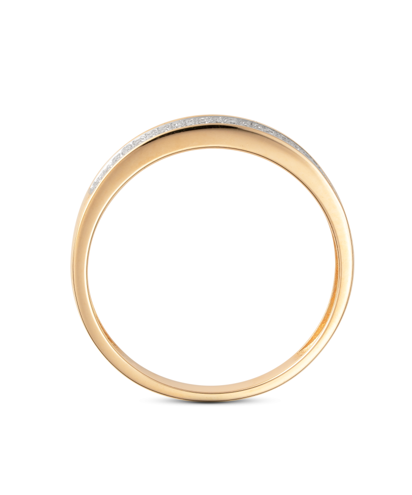Gold ring with diamonds