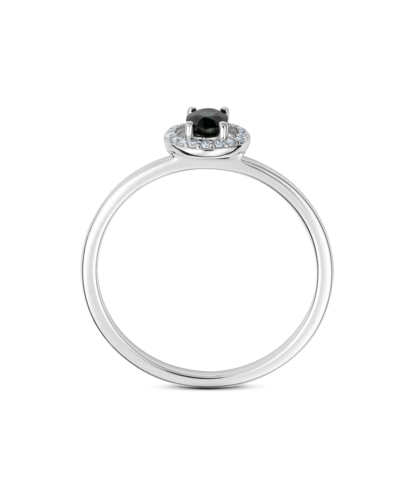 White gold ring with sapphire and diamonds