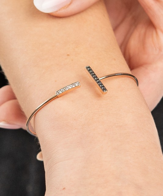 Gold bracelet with sapphires