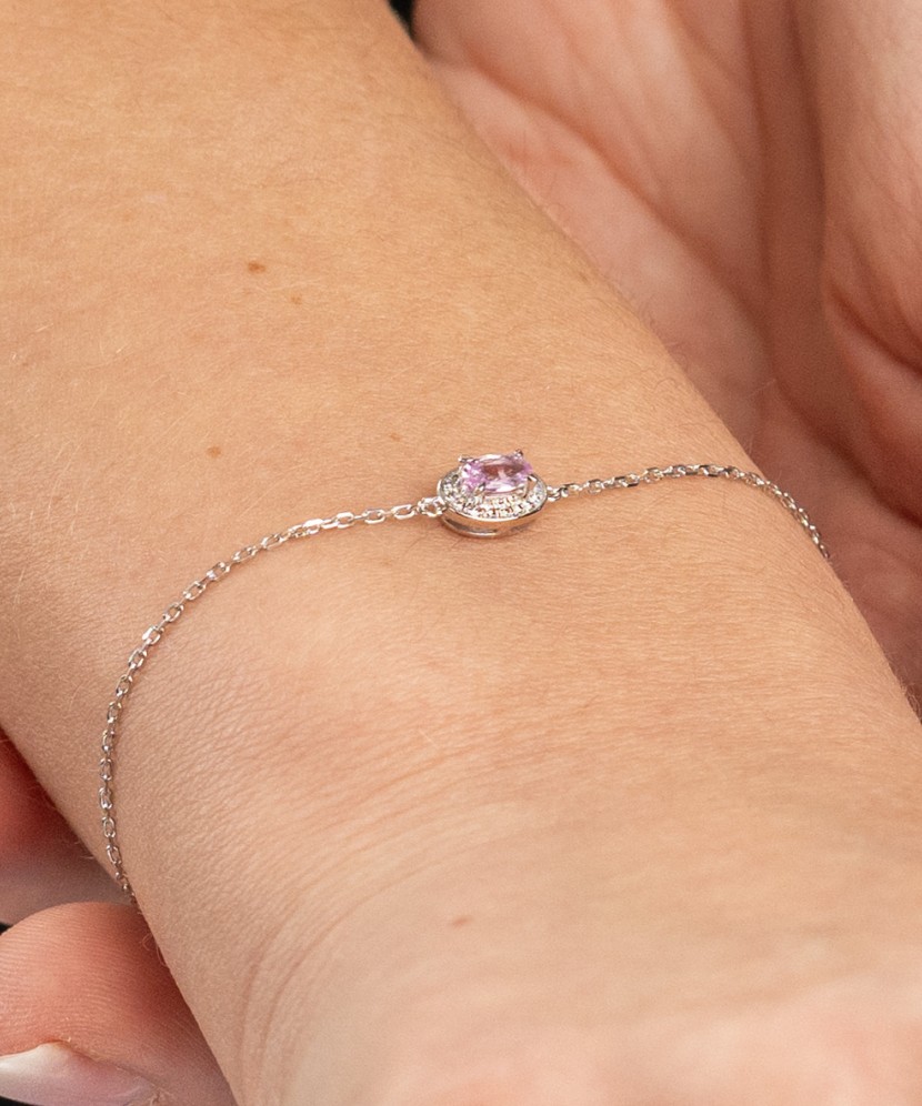 White gold bracelet with diamonds and sapphires