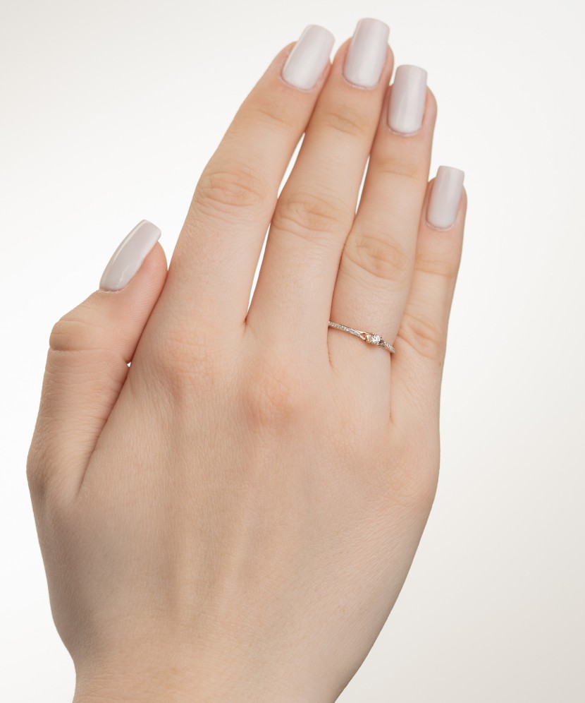 Gold ring with diamonds