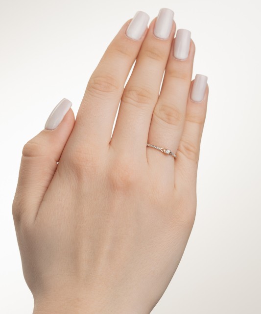 Gold ring with diamonds