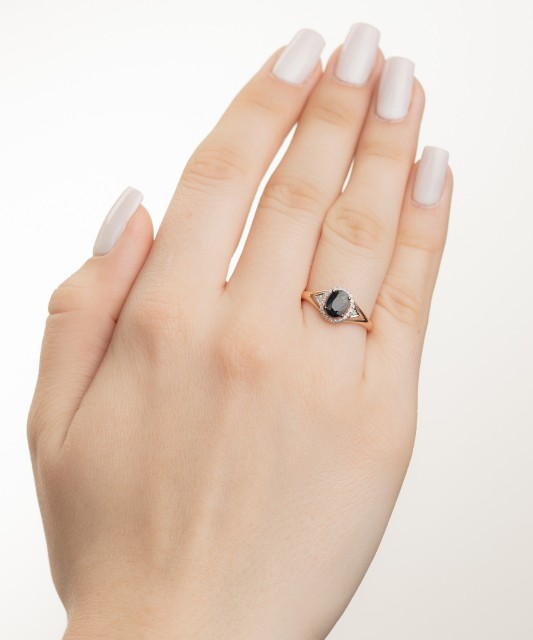 Gold ring with sapphire and diamonds