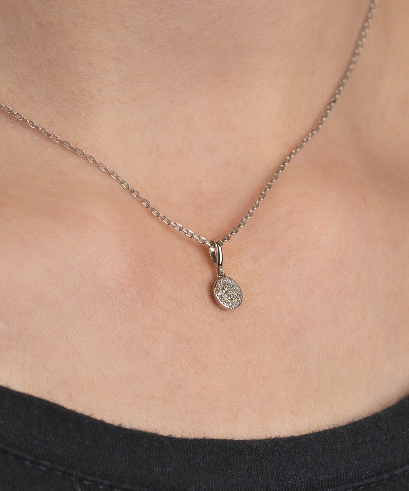 White gold pendant with diamonds