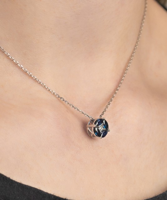 White gold pendant with diamonds and sapphires