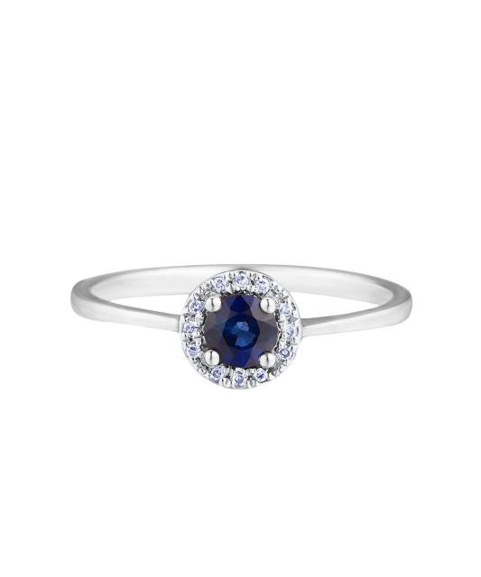 White gold ring with sapphire and diamonds