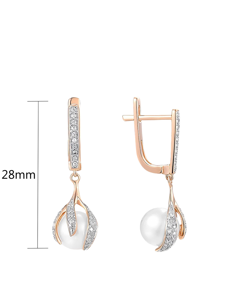 Kultaiset korvakorut timanteilla ja helmillä